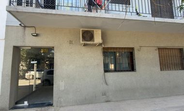 2 AMBIENTES CON PATIO RECICLADO PLANTA BAJA