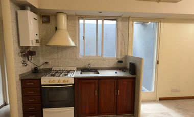 2 AMBIENTES CON PATIO RECICLADO PLANTA BAJA