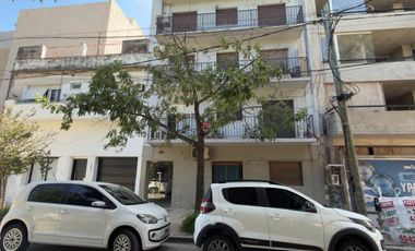 2 AMBIENTES CON PATIO RECICLADO PLANTA BAJA