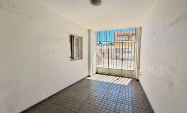 SE VENDE CASA CON PILETA + DPTO INTERNO