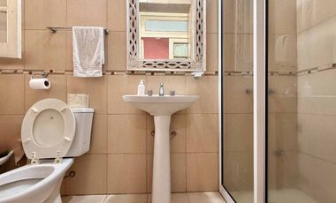 SE VENDE CASA CON PILETA + DPTO INTERNO