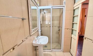 SE VENDE CASA CON PILETA + DPTO INTERNO