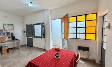 SE VENDE CASA CON PILETA + DPTO INTERNO