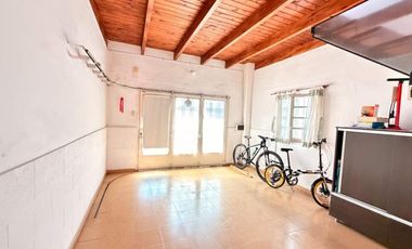 SE VENDE CASA CON PILETA + DPTO INTERNO