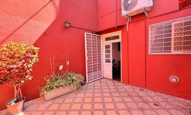 SE VENDE CASA CON PILETA + DPTO INTERNO