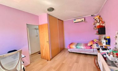 SE VENDE CASA CON PILETA + DPTO INTERNO
