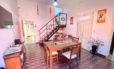 SE VENDE CASA CON PILETA + DPTO INTERNO