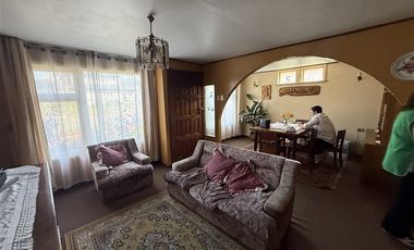 Local Comercial en Venta en Casa en Avda Colón con Local comercial y Cabañas Puerto Varas