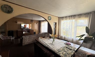 Local Comercial en Venta en Casa en Avda Colón con Local comercial y Cabañas Puerto Varas