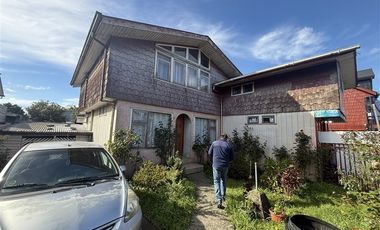 Local Comercial en Venta en Casa en Avda Colón con Local comercial y Cabañas Puerto Varas