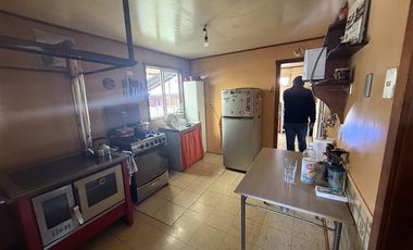 Local Comercial en Venta en Casa en Avda Colón con Local comercial y Cabañas Puerto Varas