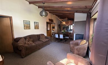 Local Comercial en Venta en Casa en Avda Colón con Local comercial y Cabañas Puerto Varas