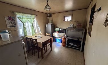 Local Comercial en Venta en Casa en Avda Colón con Local comercial y Cabañas Puerto Varas