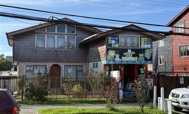 Local Comercial en Venta en Casa en Avda Colón con Local comercial y Cabañas Puerto Varas