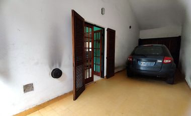 CASA 4 AMB  EN VENTA VILLA ADELINA JARDIN PILETA