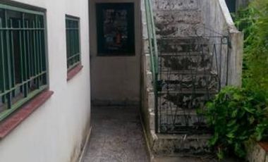 Vende casa 3 ambientes amplios  con entrada de auto y fondo
