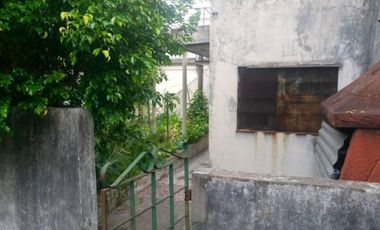 Vende casa 3 ambientes amplios  con entrada de auto y fondo