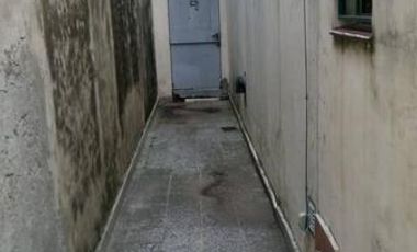 Vende casa 3 ambientes amplios  con entrada de auto y fondo
