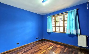 Casa de 4 dormitorios, dependencia, playroom, jardin y piscina