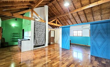 Casa de 4 dormitorios, dependencia, playroom, jardin y piscina