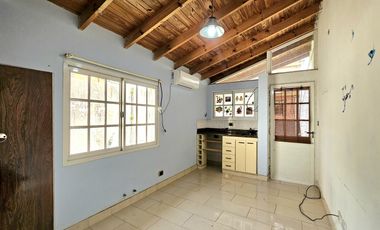 Casa de 4 dormitorios, dependencia, playroom, jardin y piscina