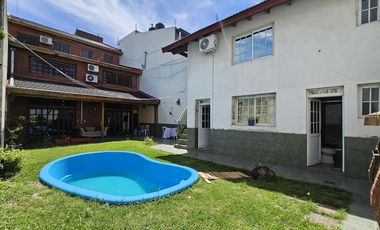 Casa de 4 dormitorios, dependencia, playroom, jardin y piscina