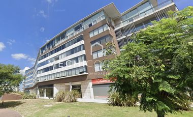 Oficina en alquiler con cartel en Vientos del Delta, Nordelta