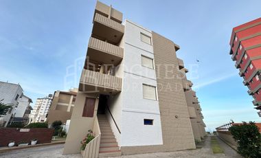 Departamento de 3 ambientes con cochera Frente al Mar Zona Norte