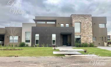 Casa con pileta en venta - Lagos de Canning, Esteban Echeverría