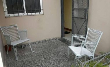 Departamento tipo casa, al frente, 2 ambientes.-