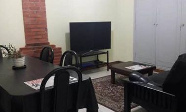 Departamento tipo casa, al frente, 2 ambientes.-