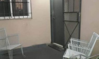 Departamento tipo casa, al frente, 2 ambientes.-