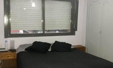 Departamento tipo casa, al frente, 2 ambientes.-