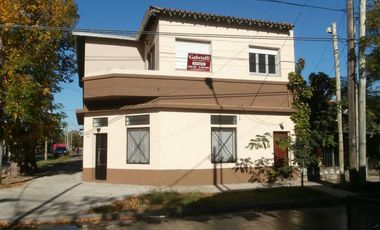 Departamento tipo casa, al frente, 2 ambientes.-