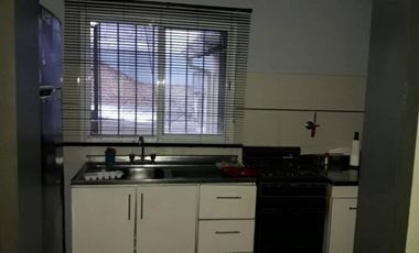 Departamento tipo casa, al frente, 2 ambientes.-