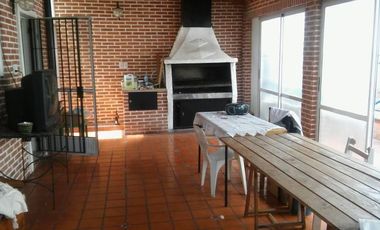 Chalet, 4 ambientes con pileta en  Lomas de Zamora