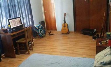 Chalet, 4 ambientes con pileta en  Lomas de Zamora