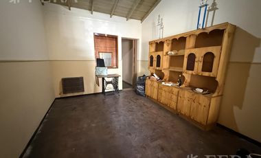 Venta de Casa 3 ambientes con jardín en Ezpeleta Oeste