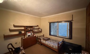 Venta de Casa 3 ambientes con jardín en Ezpeleta Oeste