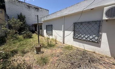 Venta de Casa 3 ambientes con jardín en Ezpeleta Oeste