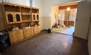 Venta de Casa 3 ambientes con jardín en Ezpeleta Oeste