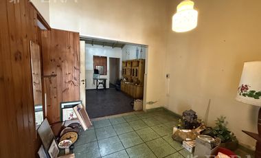 Venta de Casa 3 ambientes con jardín en Ezpeleta Oeste