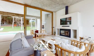 Casa en venta en Costa Esmeralda fondo libre al bosque