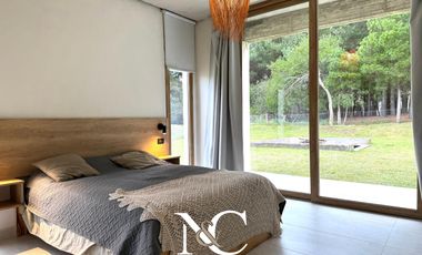 Casa en venta en Costa Esmeralda fondo libre al bosque