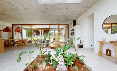 Casa en venta en Costa Esmeralda fondo libre al bosque