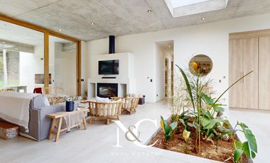 Casa en venta en Costa Esmeralda fondo libre al bosque