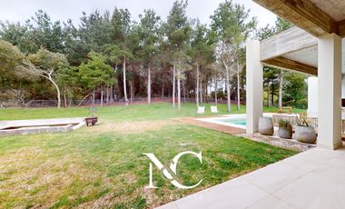 Casa en venta en Costa Esmeralda fondo libre al bosque