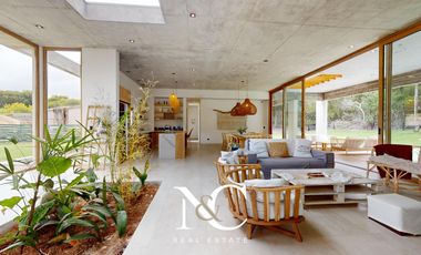 Casa en venta en Costa Esmeralda fondo libre al bosque