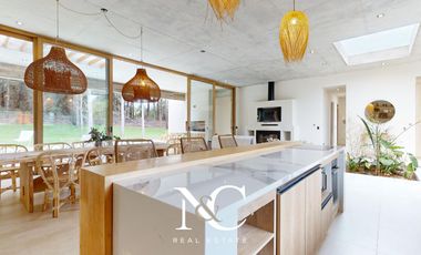 Casa en venta en Costa Esmeralda fondo libre al bosque