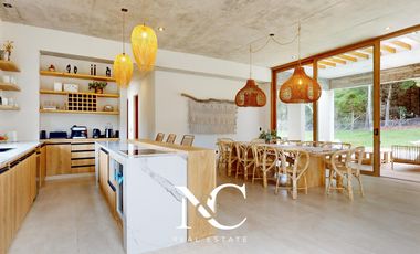 Casa en venta en Costa Esmeralda fondo libre al bosque